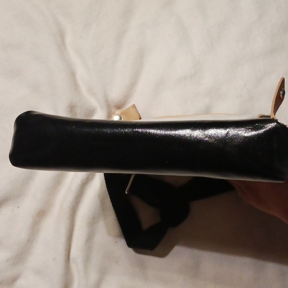 ST. THOMAS BAY- Red, White, Black Shoulder Bag - Picture 2 of 7